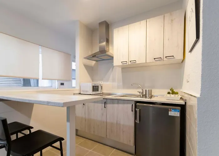 Modern,Cozy And Centric Apartment Next To Beach